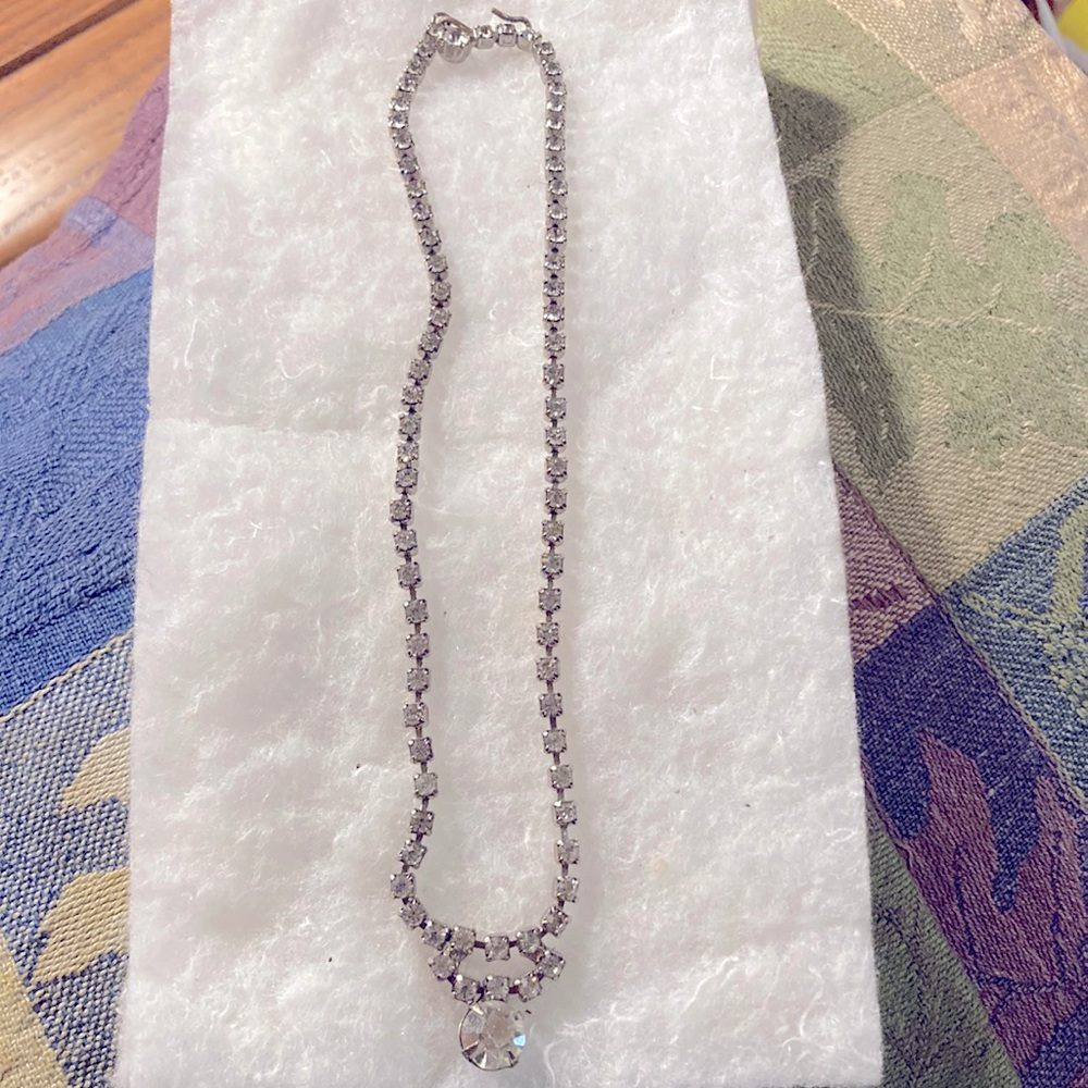 Vintage pendant rhinestone necklace